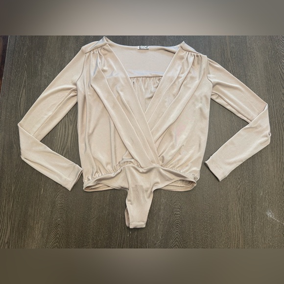 WORN ONCE INTIMATELY FREE PEOPLE CREAM LONG SLEEVE BODYSUIT -Size Medium SKU:114 - Picture 1 of 10